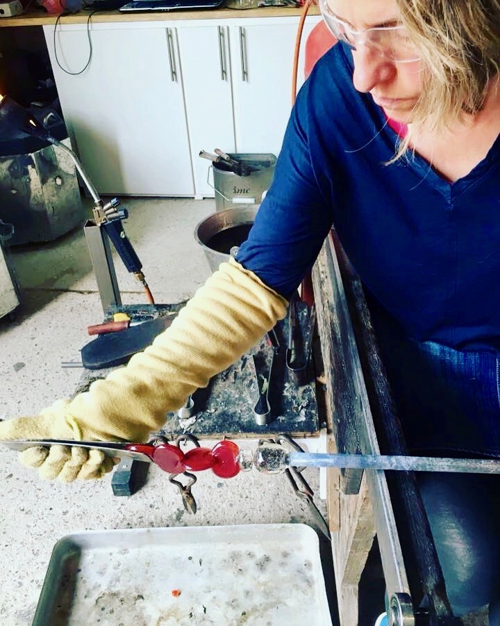 anna-glasbrook-hot-glass-sculpture-seam-1